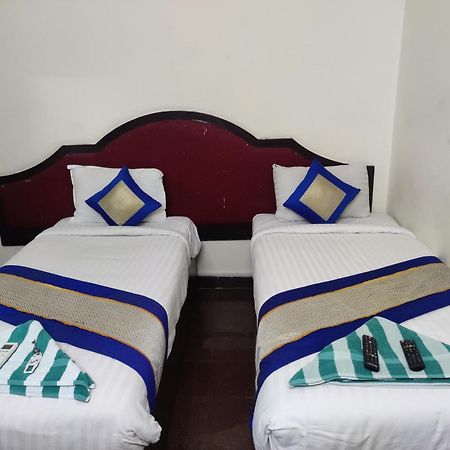 The Dolphin Park Hotel, Virugambakkam Chennai Exterior photo