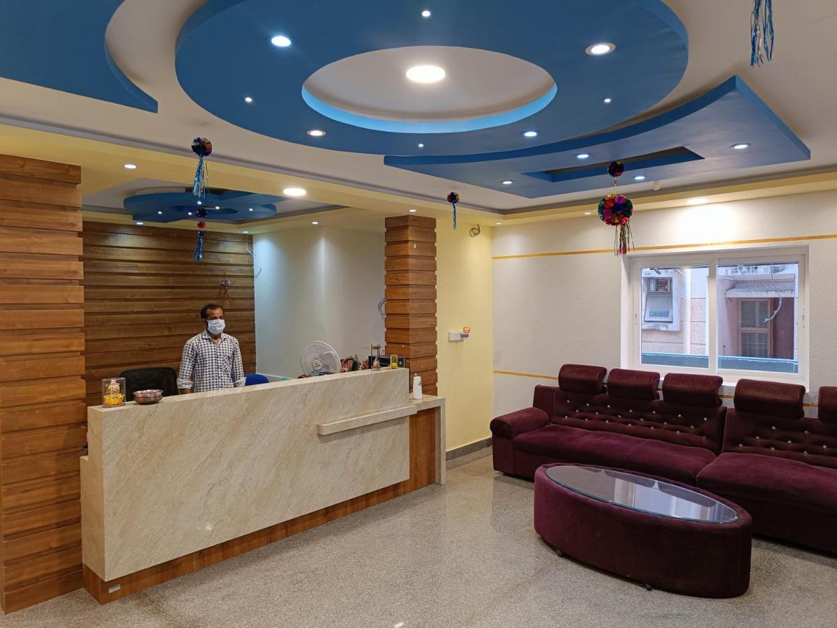 The Dolphin Park Hotel, Virugambakkam Chennai Exterior photo