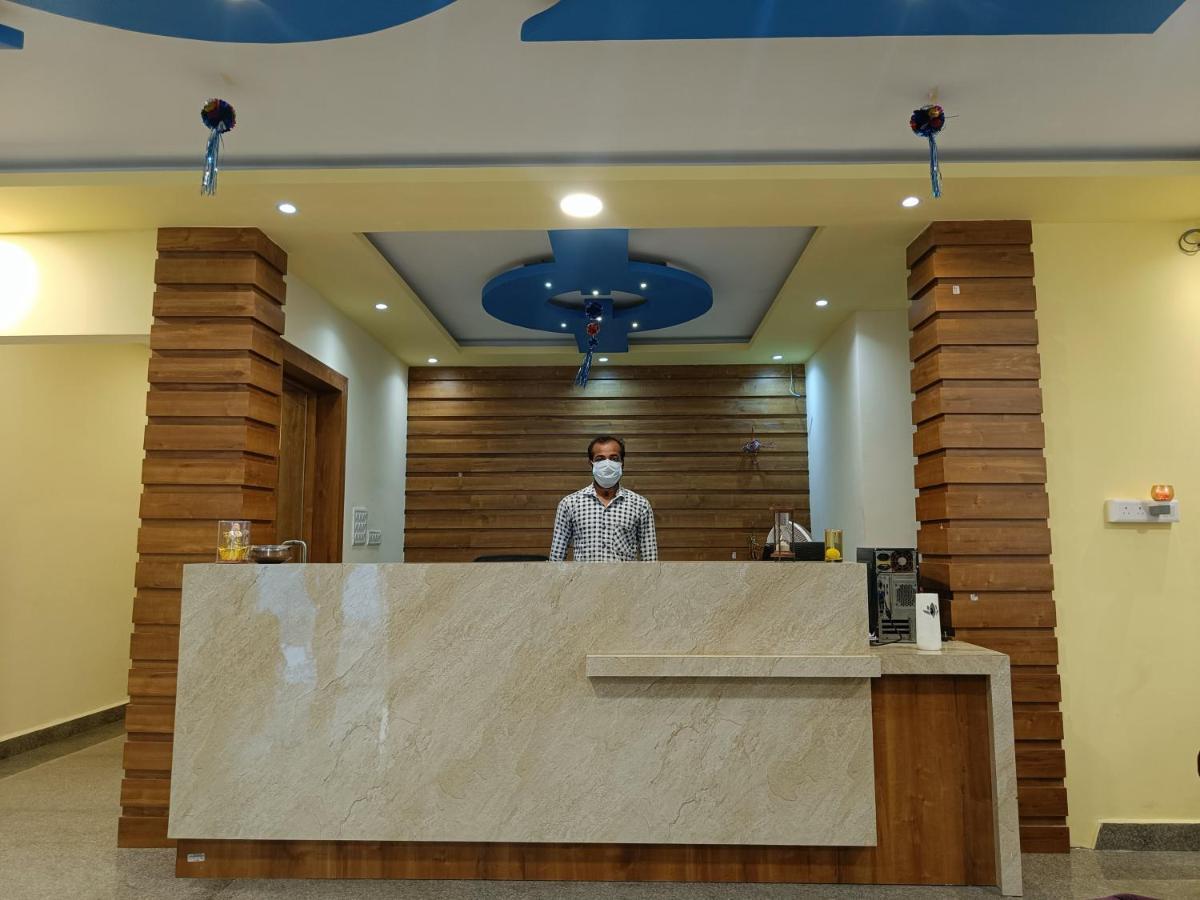 The Dolphin Park Hotel, Virugambakkam Chennai Exterior photo