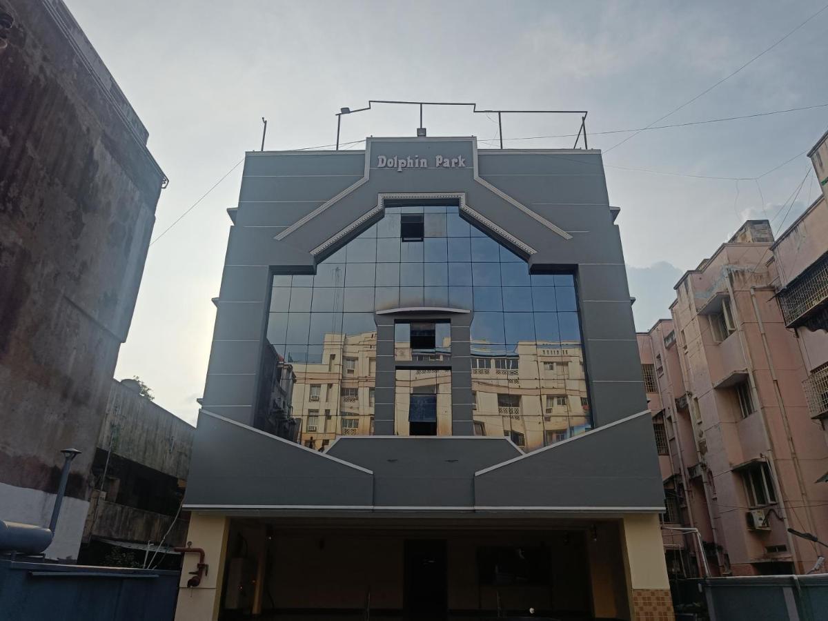 The Dolphin Park Hotel, Virugambakkam Chennai Exterior photo