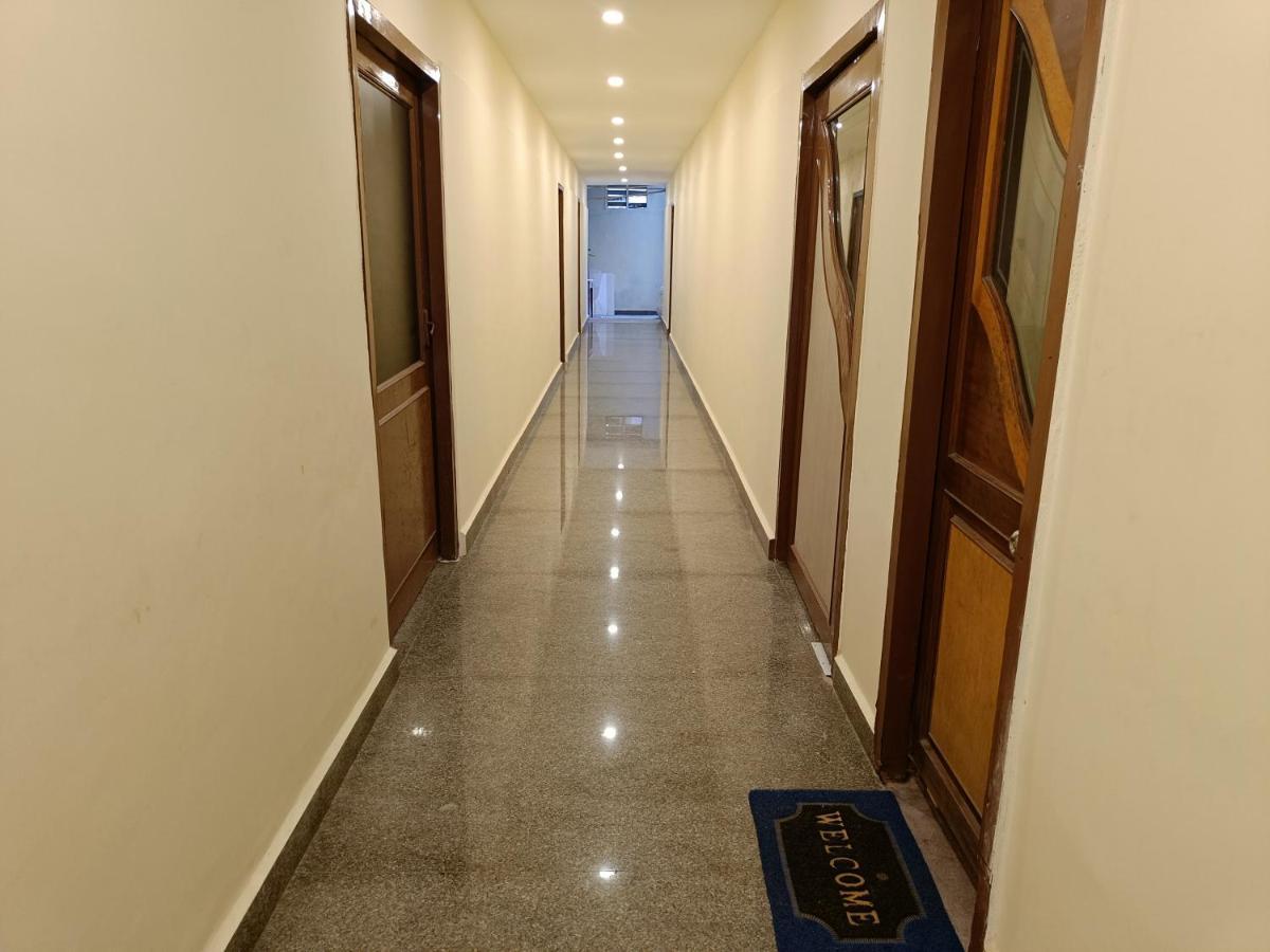 The Dolphin Park Hotel, Virugambakkam Chennai Exterior photo