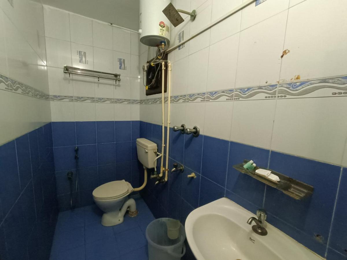 The Dolphin Park Hotel, Virugambakkam Chennai Exterior photo