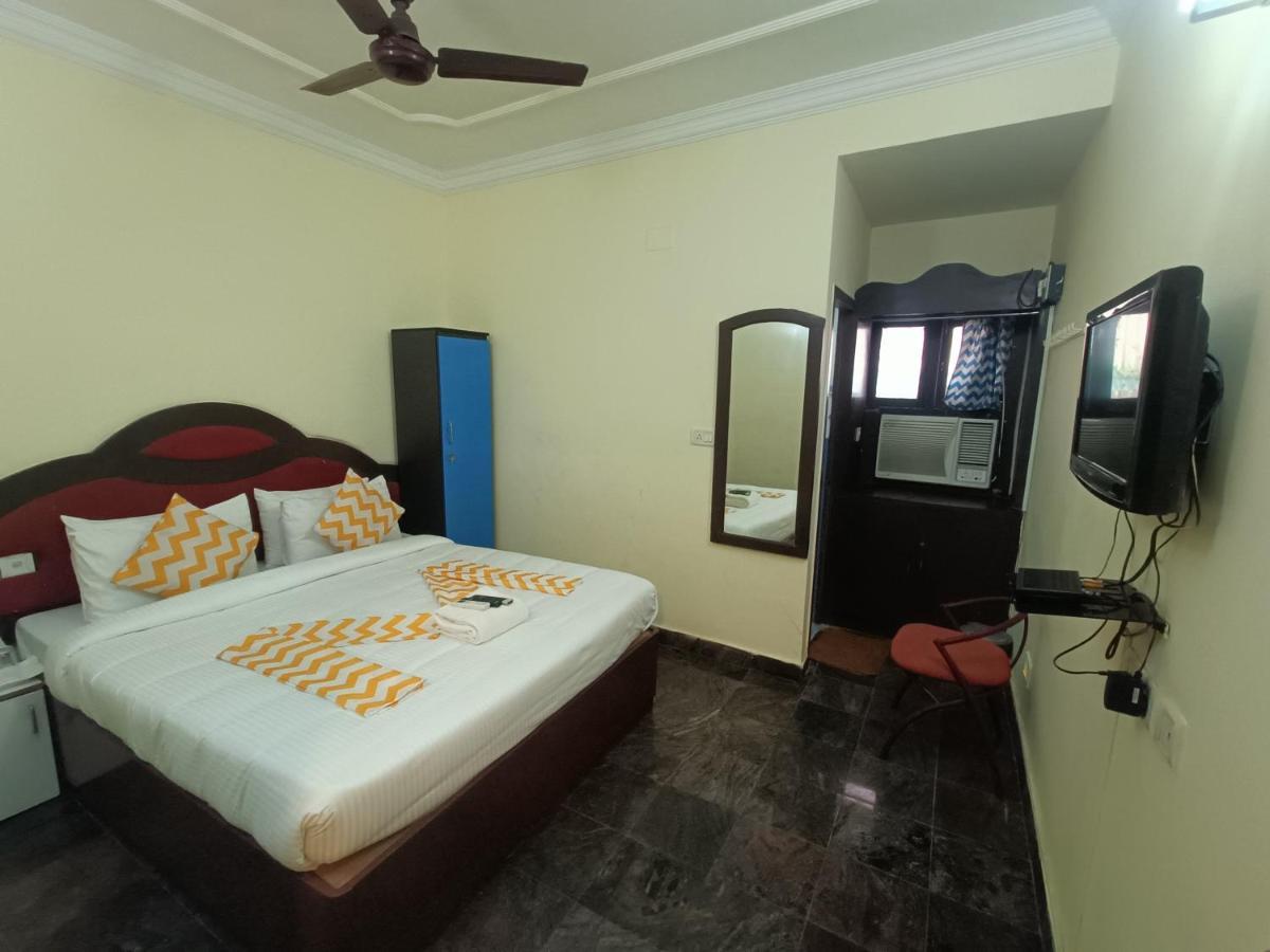 The Dolphin Park Hotel, Virugambakkam Chennai Exterior photo
