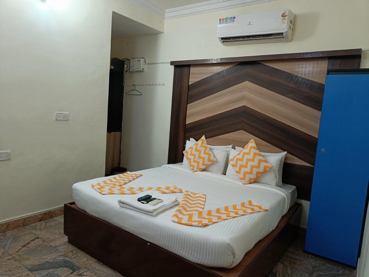 The Dolphin Park Hotel, Virugambakkam Chennai Exterior photo