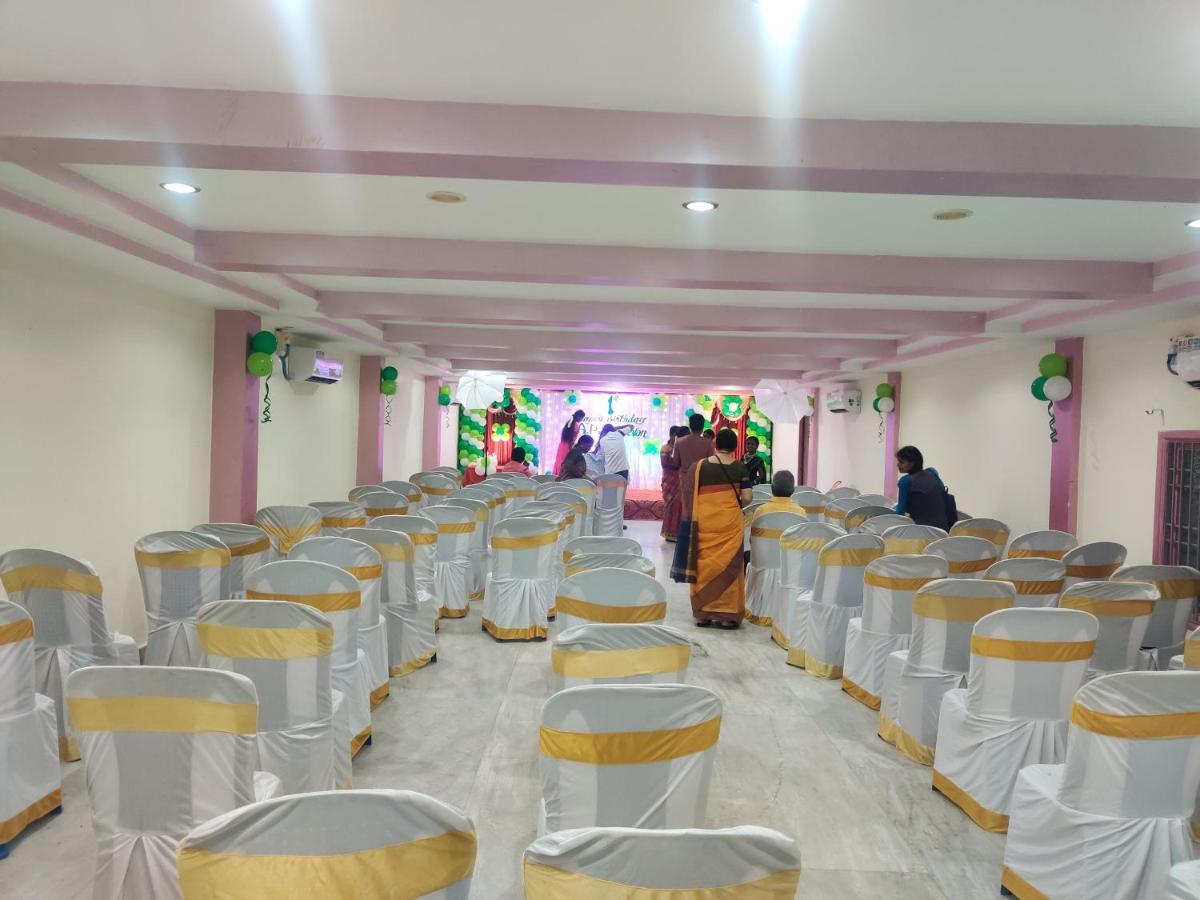 The Dolphin Park Hotel, Virugambakkam Chennai Exterior photo