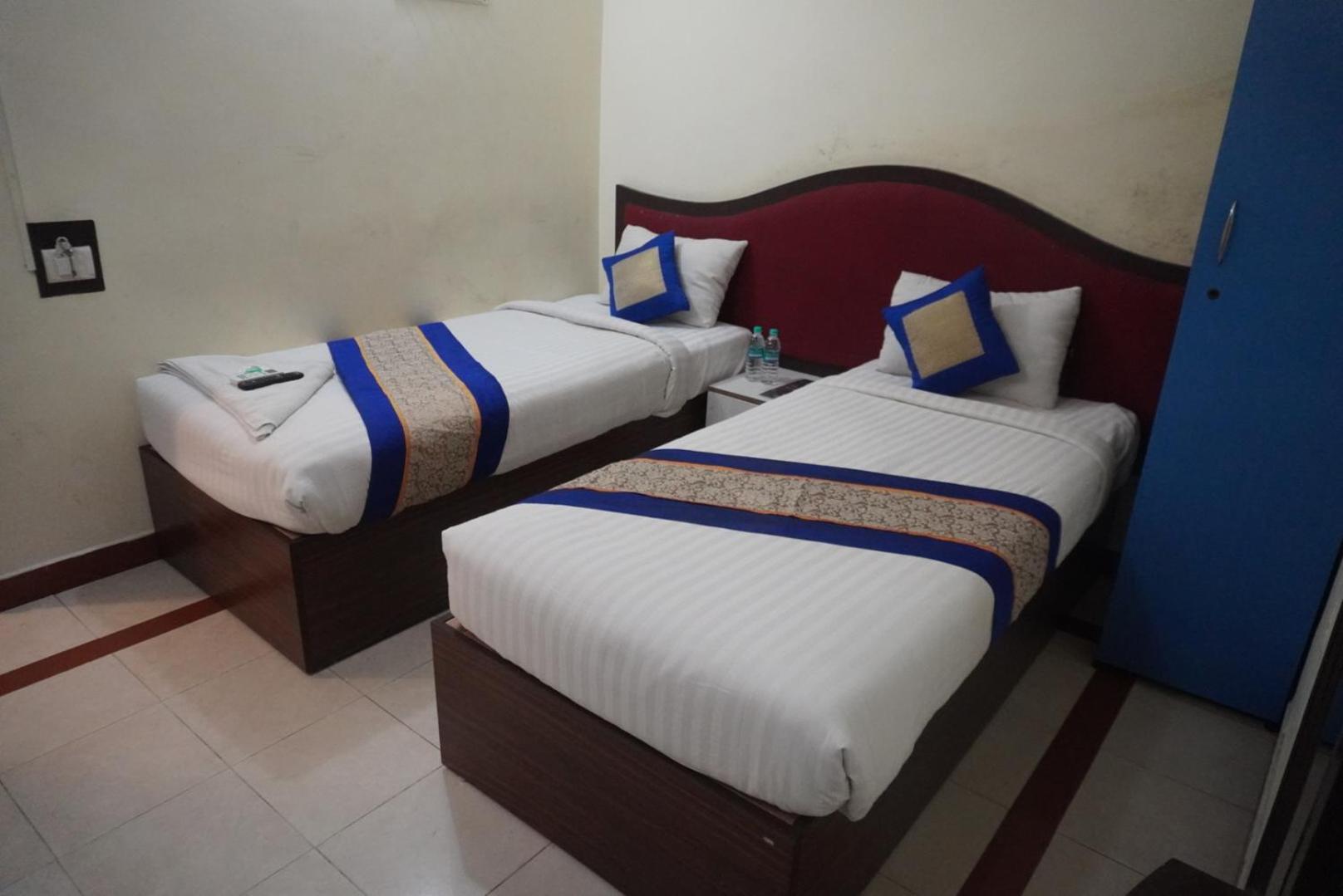 The Dolphin Park Hotel, Virugambakkam Chennai Exterior photo