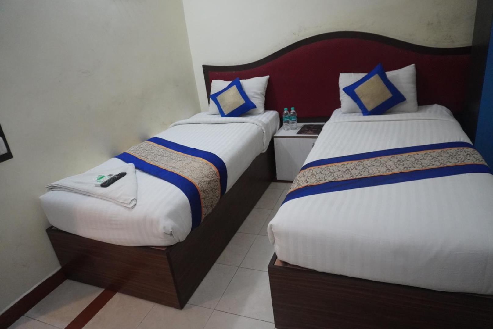 The Dolphin Park Hotel, Virugambakkam Chennai Exterior photo