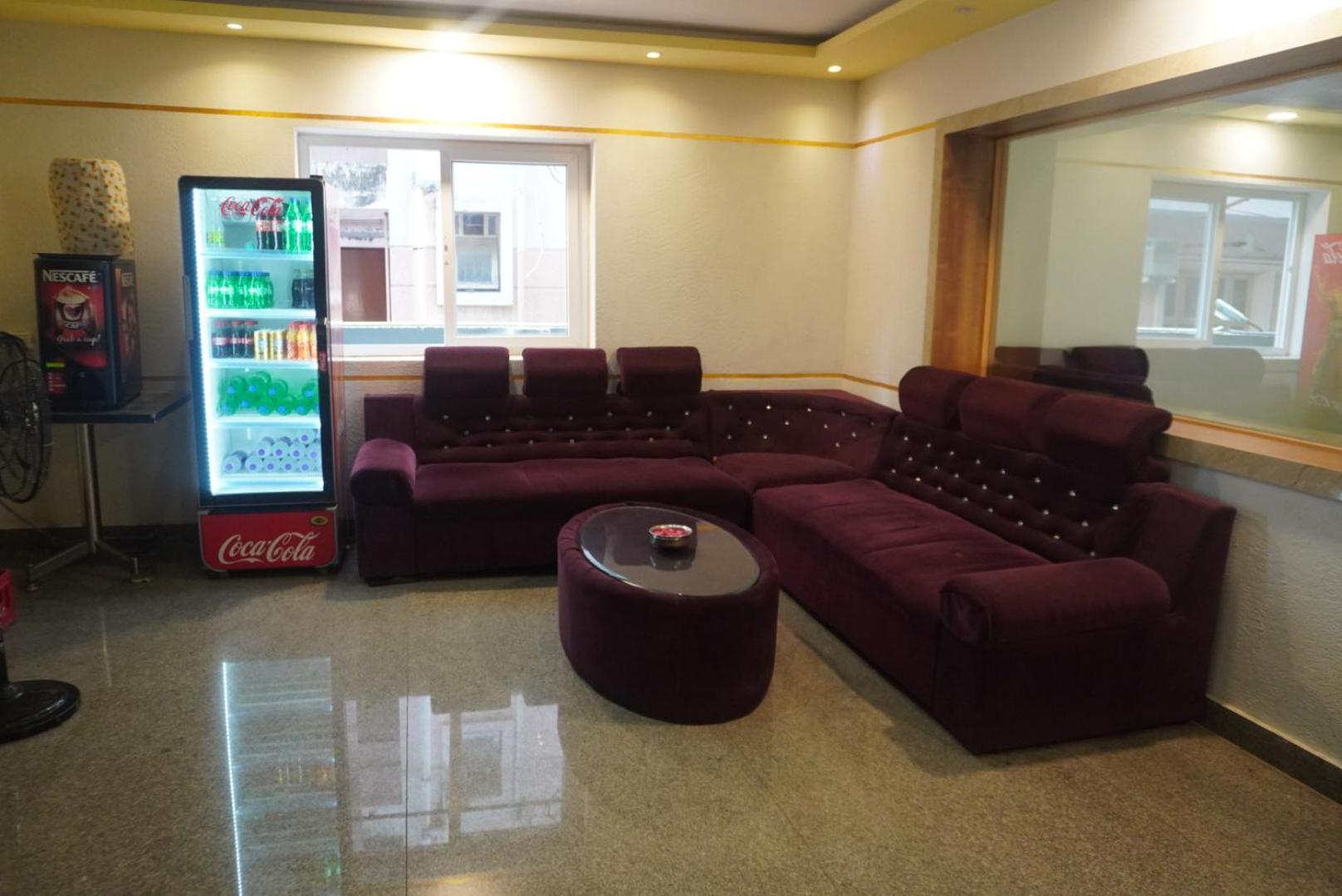 The Dolphin Park Hotel, Virugambakkam Chennai Exterior photo