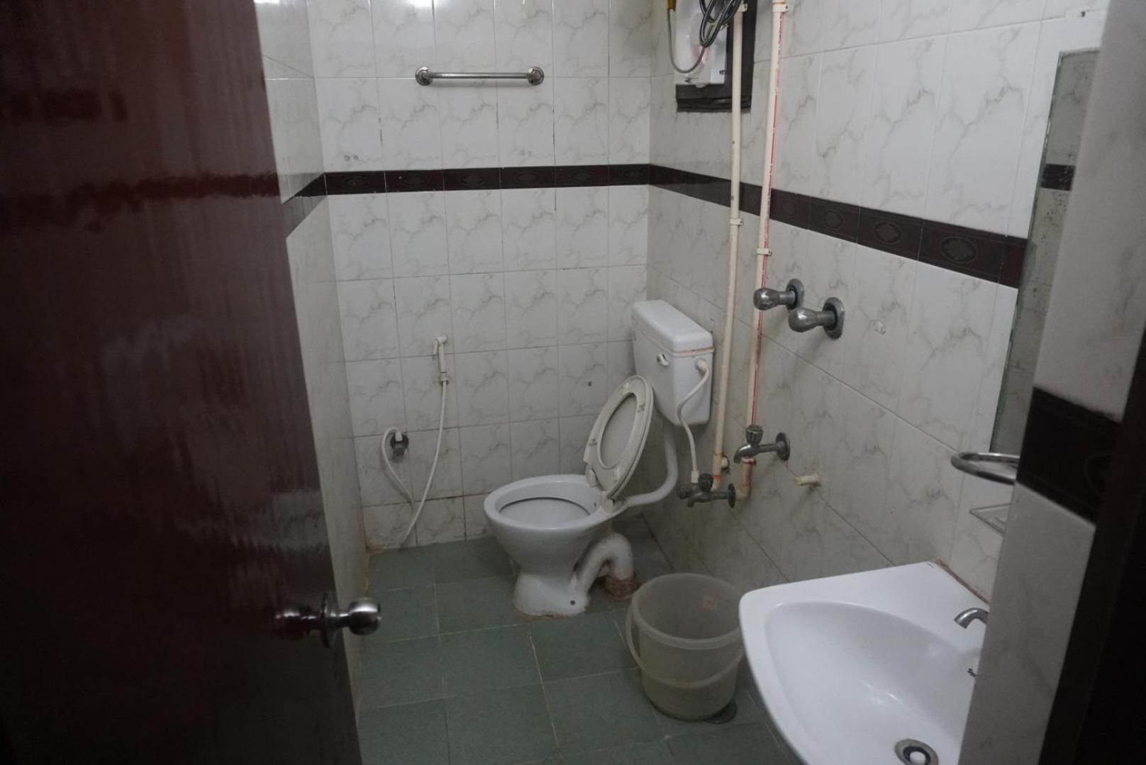 The Dolphin Park Hotel, Virugambakkam Chennai Exterior photo