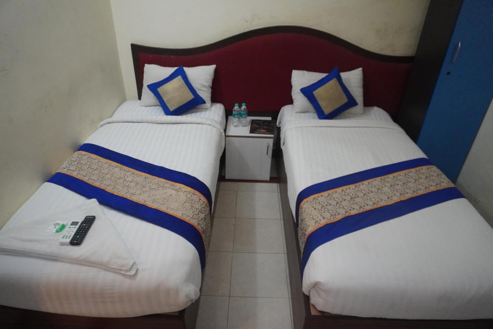 The Dolphin Park Hotel, Virugambakkam Chennai Exterior photo