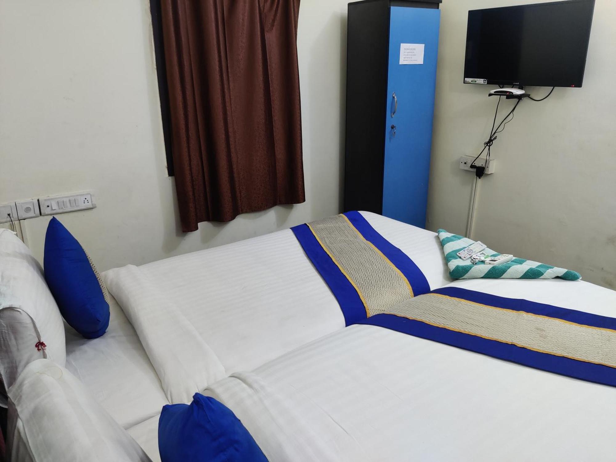 The Dolphin Park Hotel, Virugambakkam Chennai Exterior photo